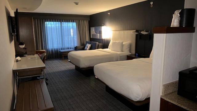 Hotel Courtyard By Marriott Kingston Esterno foto