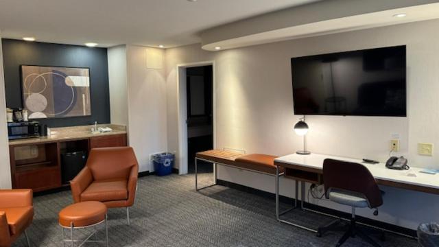 Hotel Courtyard By Marriott Kingston Esterno foto