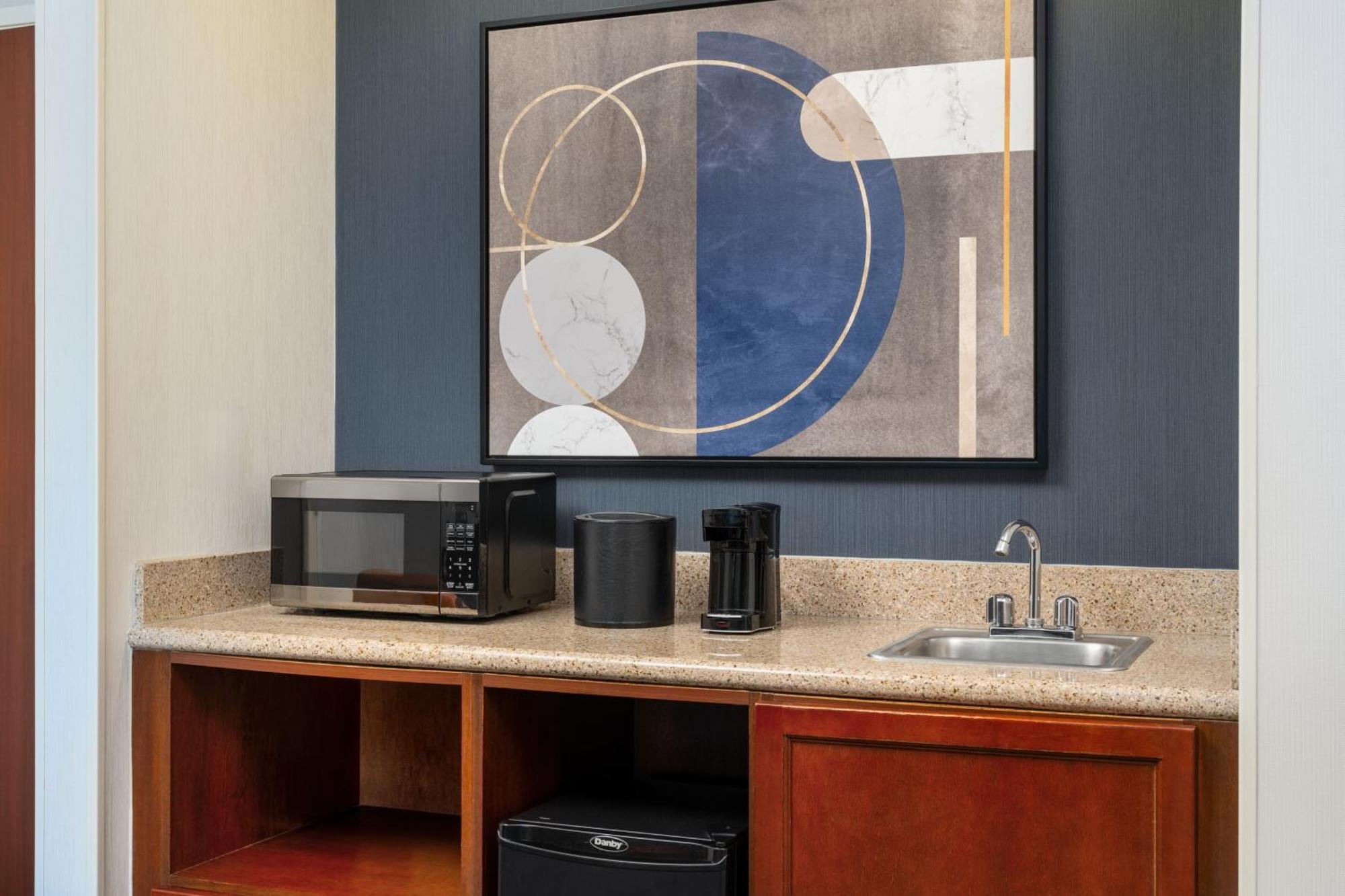 Hotel Courtyard By Marriott Kingston Esterno foto