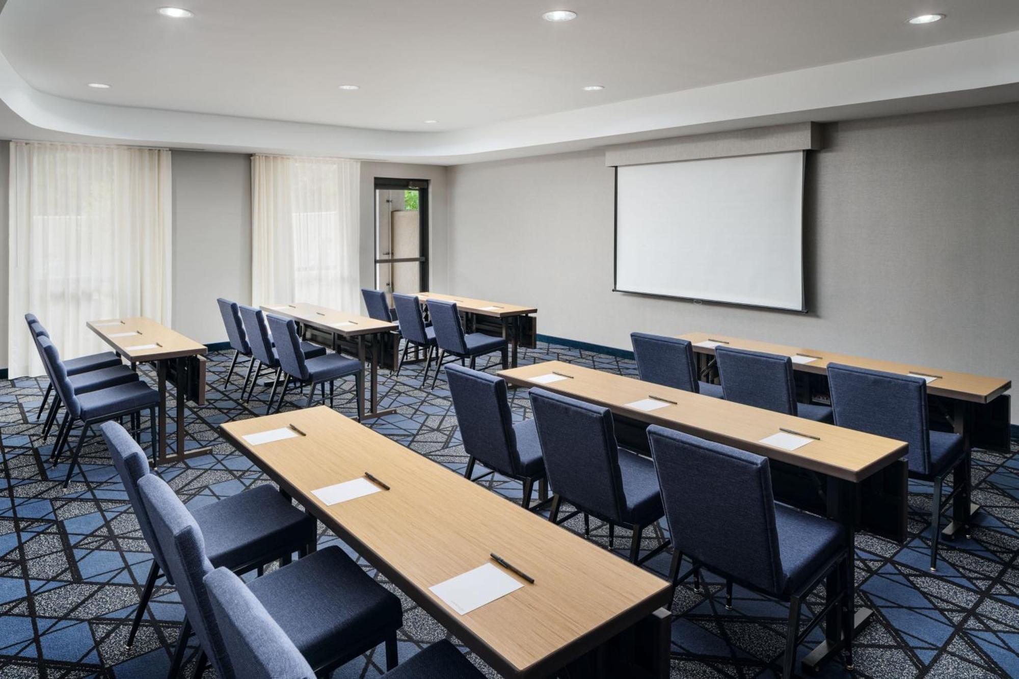 Hotel Courtyard By Marriott Kingston Esterno foto