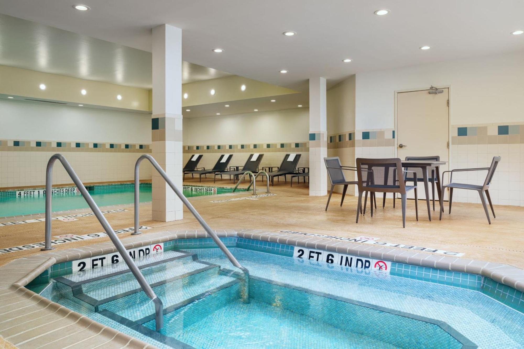 Hotel Courtyard By Marriott Kingston Esterno foto