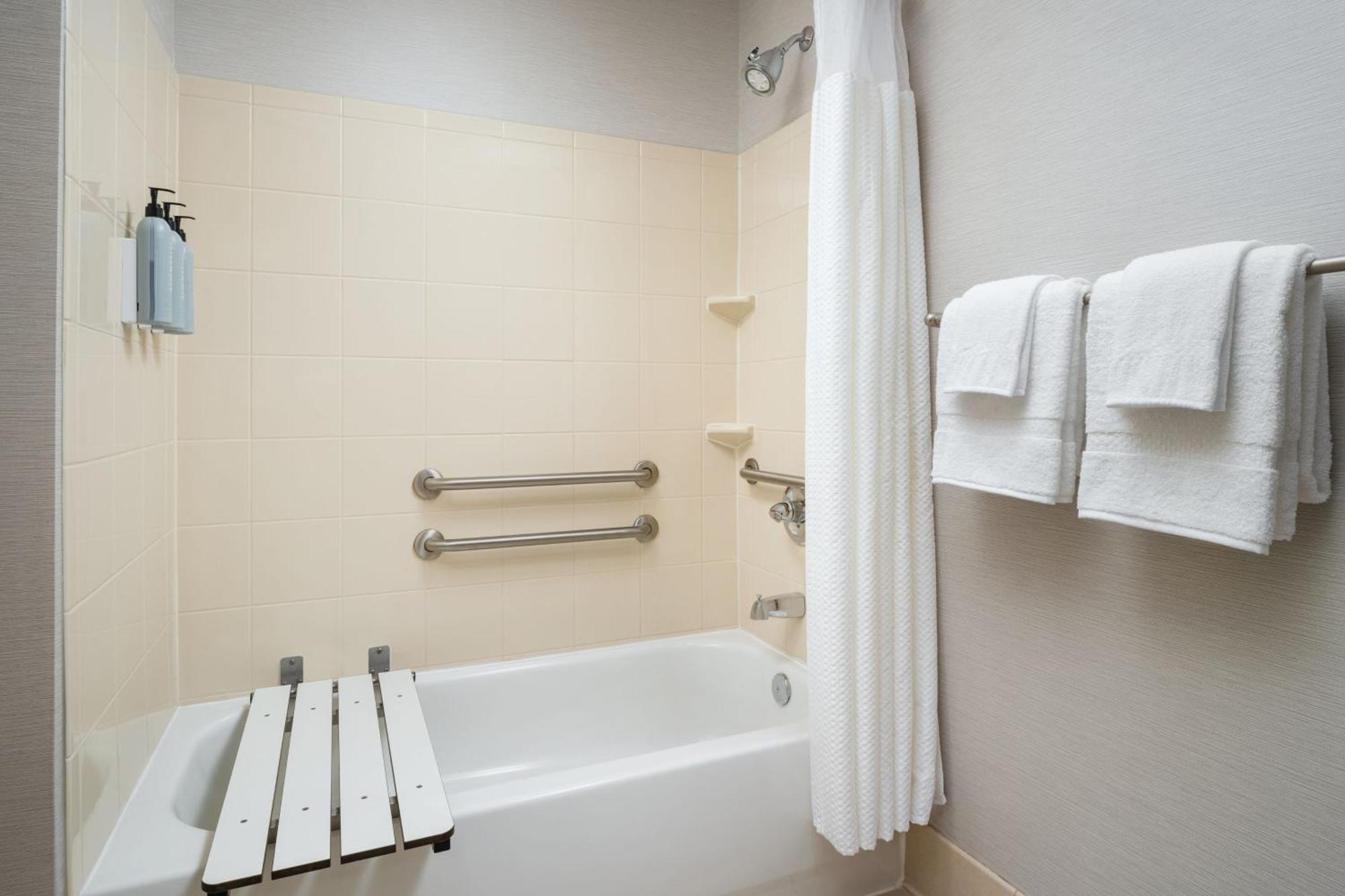 Hotel Courtyard By Marriott Kingston Esterno foto