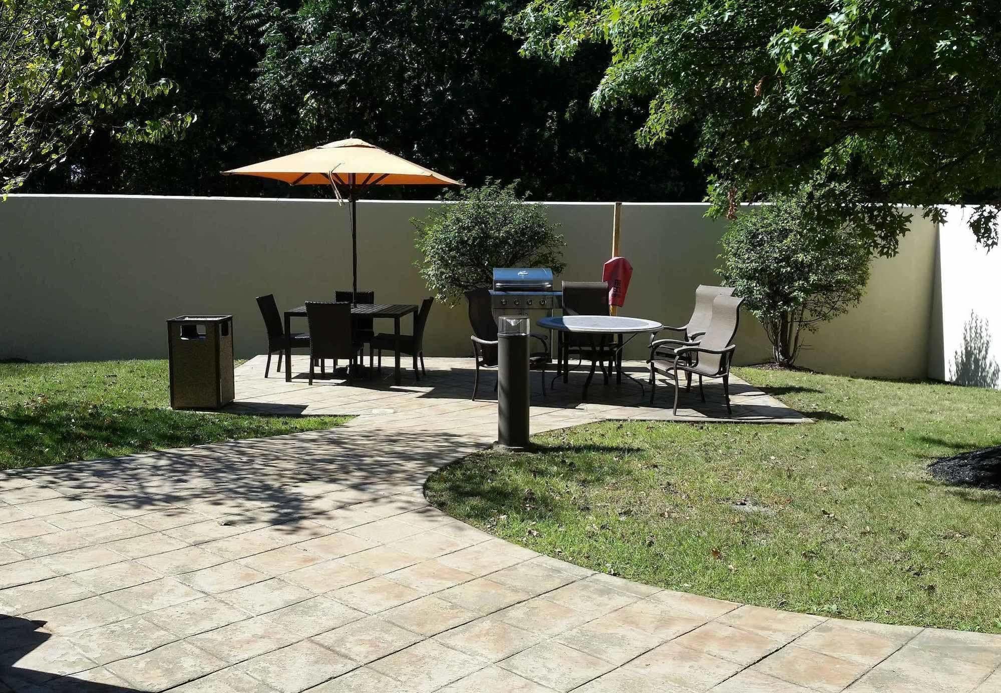 Hotel Courtyard By Marriott Kingston Esterno foto